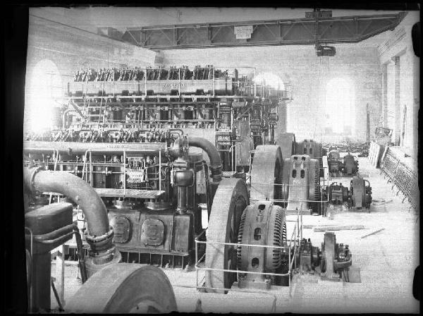 Bagnolo S. Vito - Costruzione dello stabilimento idrovoro della Travata - Centrale termoelettrica - Sala macchine - Motori diesel