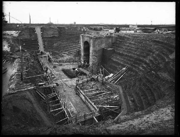 Bagnolo S. Vito - Costruzione dello stabilimento idrovoro della Travata - Chiavica - Bacino