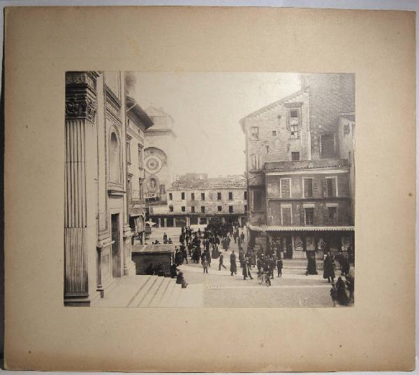 Mantova - Piazza Mantegna - Piazza Erbe - Demolizione delle abitazioni di copertura della rotonda di S. Lorenzo