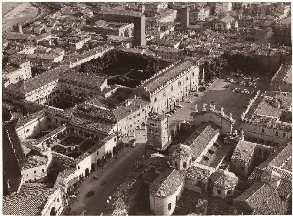 Mantova - Veduta aerea - Palazzo Ducale - Duomo - Piazza Sordello
