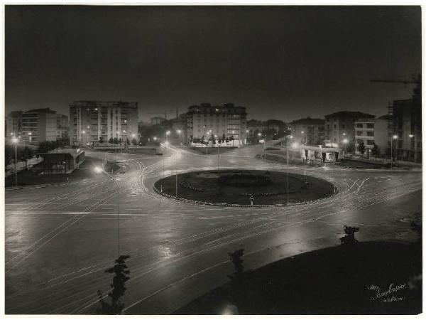 Mantova - Veduta notturna di piazzale Gramsci