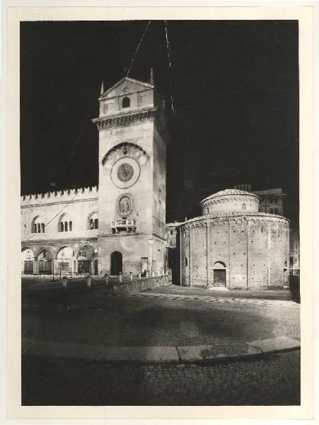 Mantova - Piazza Erbe - Palazzo della Ragione - Torre dell'Orologio - Rotonda di S. Lorenzo