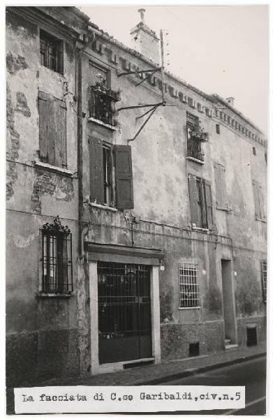 Mantova - Corso Garibaldi - Edificio al numero civico 5