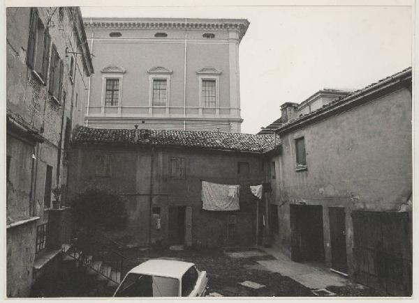 Mantova - Vicolo Prato - Cortile interno di un edificio