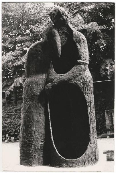 Scultura - Monumento alla donna - Giuseppe Gorni