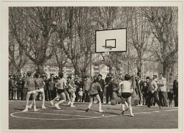 Mantova - Partita di pallacanestro - Parco Te