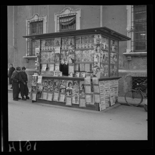 Mantova - Via Pietro Frattini - Edicola del giornalaio Marocchi