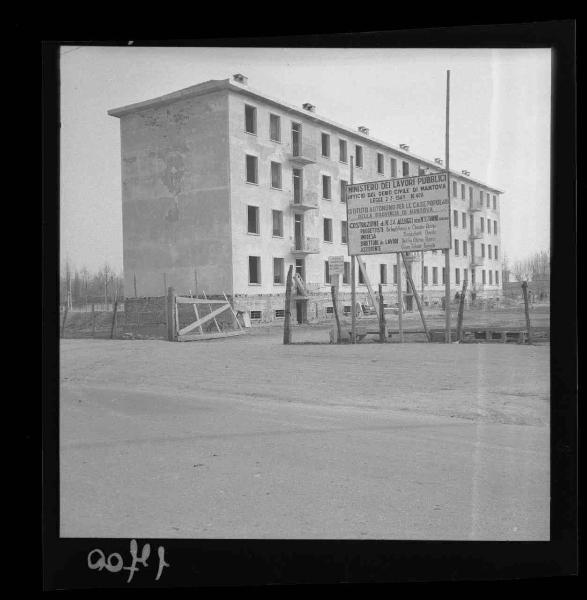 Mantova - Viale Risorgimento - Cantiere dello I.A.C.P. - Case popolari in costruzione