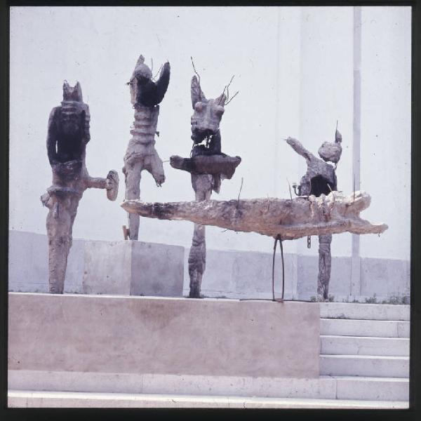Scultura - Progetto del Monumento agli ostaggi fucilati a Nowy Sacz - Wladyslaw Hasior - Venezia - Biennale 1970