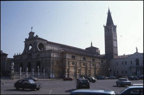 S. Benedetto Po - Piazza T. Folengo - Basilica di S. Benedetto in Polirone e Museo Civico Polironiano