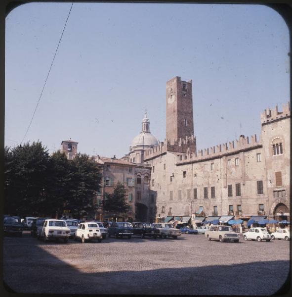 Mantova - Piazza Sordello - Palazzi Bonacolsiani