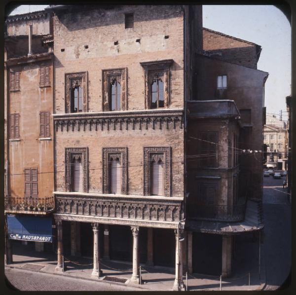 Mantova - Piazza Erbe - Casa del Mercante