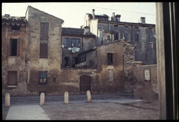 Mantova - Sagrato della Chiesa di S. Apollonia - Via Benzoni