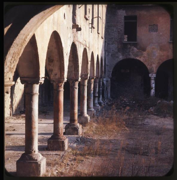 Mantova - Piazza dei Mille - Chiesa di S. Paola - Chiostro