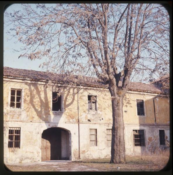 Mantova - Piazza dei Mille - Complesso di S. Paola - Ex caserma militare