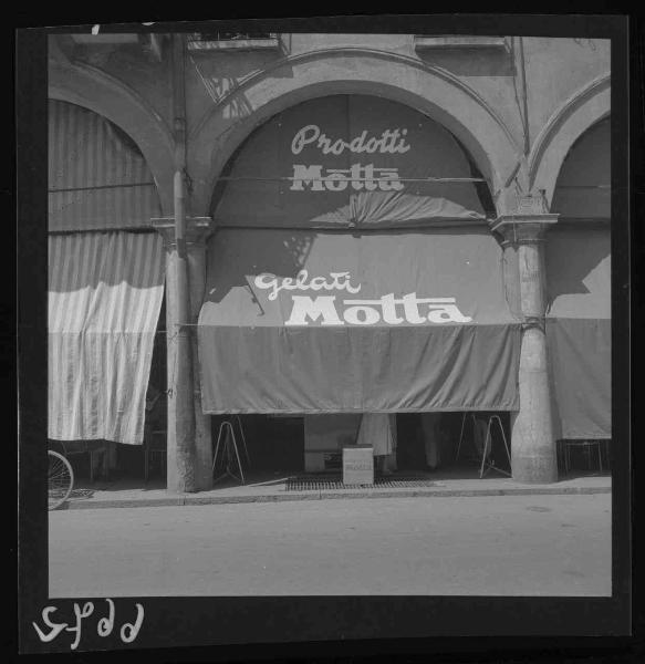Mantova - Portici Broletto - Bar Caravatti
