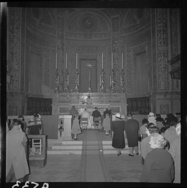 Matrimonio Sig. Basadello - Coppia di sposi con testimoni all'altare - Mantova - Basilica di S. Andrea