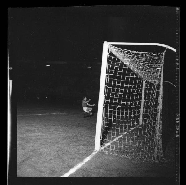 Partita Mantova-Atalanta 1972 - Mantova - Stadio Danilo Martelli - Azione d'attacco dei biancorossi