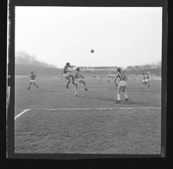Partita Mantova-Ascoli 1973 - Mantova - Stadio Danilo Martelli - Azione d'attacco dei biancorossi