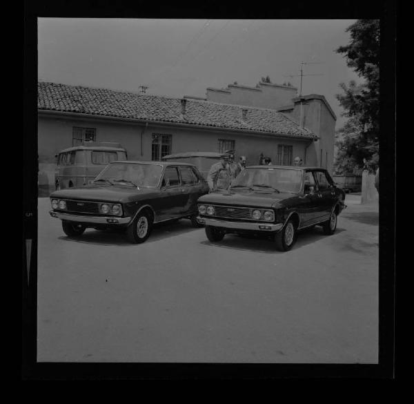 Presentazione automobile - Mantova - Cortile Caserma Polstrada - Fiat 132