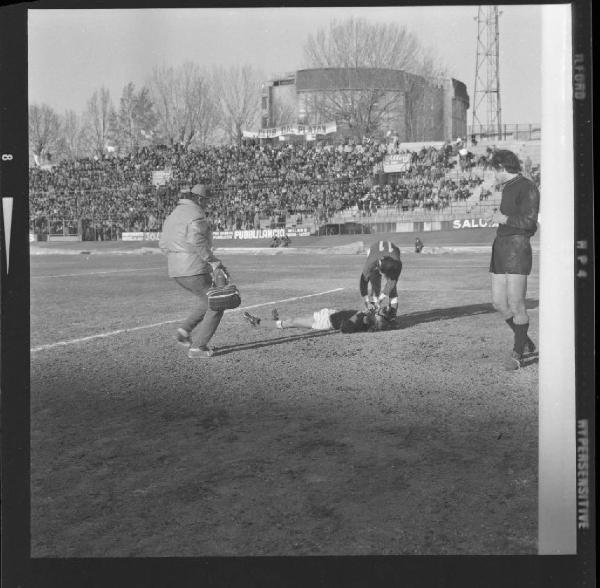 Partita Mantova-Padova 1973 - Mantova - Stadio Danilo Martelli - Infortunio - Giocatore a terra