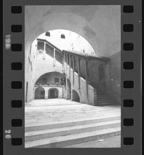 Mantova - Palazzo del Podestà - Sottoportico dei Lattonai