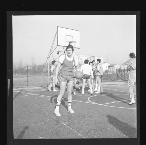 Ritratto maschile - Giocatore di pallacanestro - Phuar - Squadra bancolese Pioggia Carnevali - Porto Mantovano