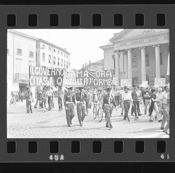 Manifestazione sindacale per sciopero regionale - Mantova - piazza Felice Cavallotti - Corteo