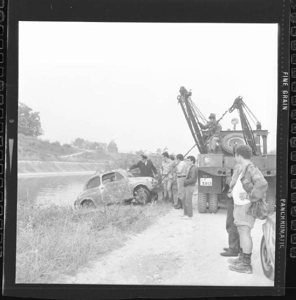 S. Antonio Mantovano - Recupero dell'auto dal canale