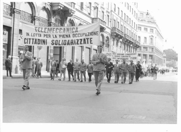 Manifestazione del primo maggio - Corteo - Spezzone lavoratori della Telemeccanica - Striscioni