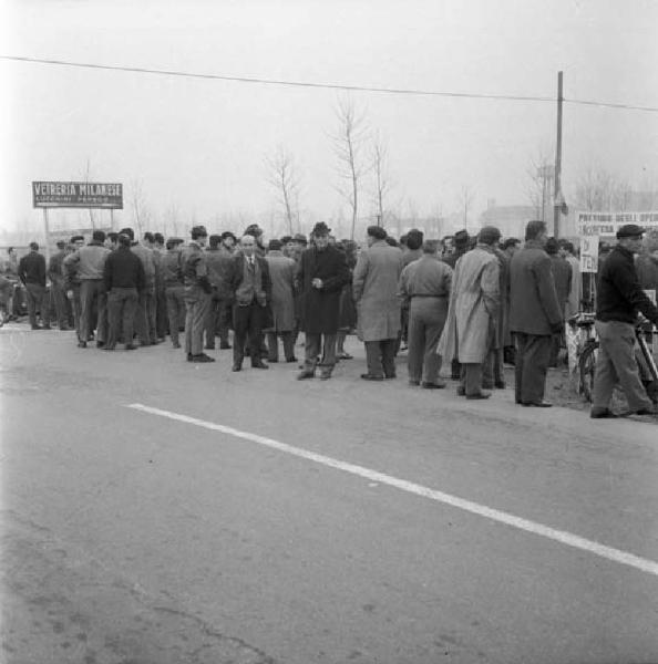 Lucchini Perego (vetro) - Presidio dei lavoratori in difesa del posto del lavoro - Tenda dei lavoratori - Operai