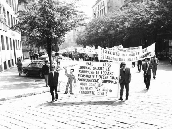 Manifestazione del primo maggio - Corteo dei lavoratori - Striscioni