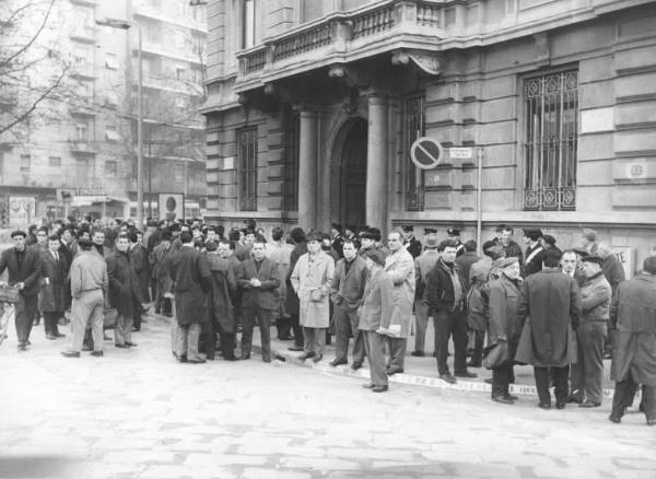 Sciopero dei lavoratori della Tibb contro la serrata - Picchetto - Schieramento delle forze dell'ordine