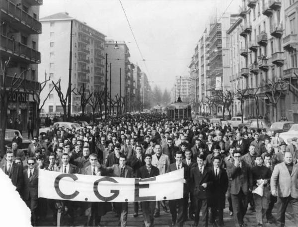 Sciopero dei lavoratori metalmeccanici per il contratto - Corteo - Spezzone lavoratori della Cge - Striscione