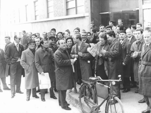 Sciopero dei lavoratori metalmeccanici per il contratto - Bizerba - Lavoratori davanti alla fabbrica