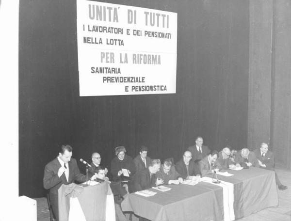 Teatro Lirico - Interno - Assemblea dei pensionati - Tavolo della presidenza, tra i relatori Lauro Casadio, Guido Venegoni, Aldo Bonaccini - Parola d'ordine