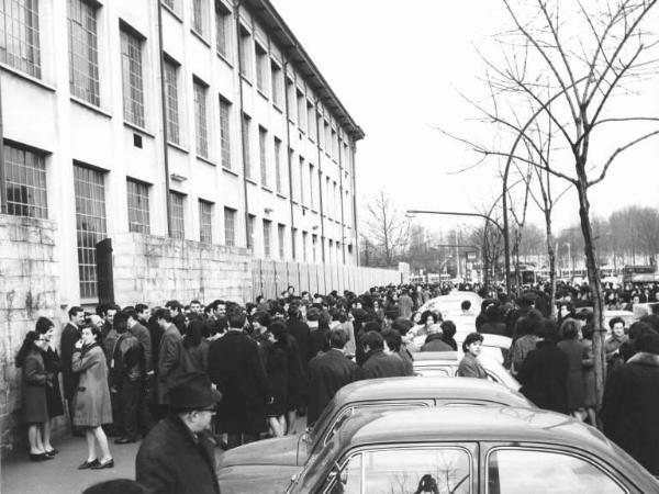 Sciopero dei lavoratori della Sit Siemens - Presidio davanti alla fabbrica