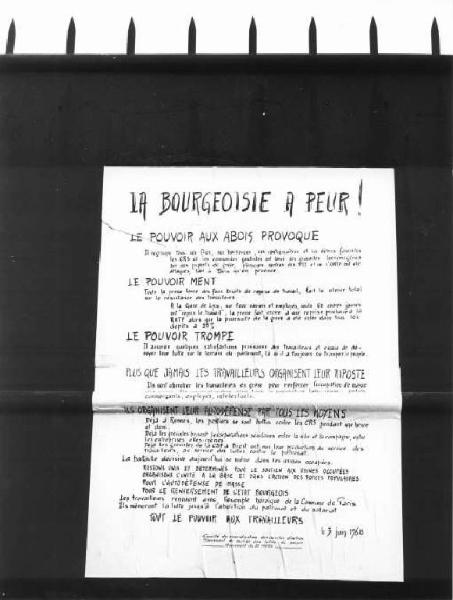 Parigi - Sciopero dei lavoratori metallurgici francesi - Fabbrica occupata - Cancello d'ingresso - Cartello di protesta appeso