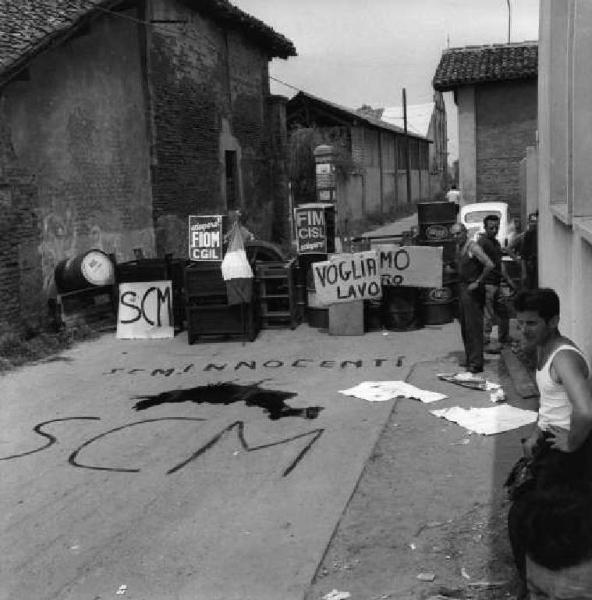 Sciopero dei lavoratori della Scm - Picchetto - Barricata - Cartello di sciopero Fiom Cgil, Fim Cisl