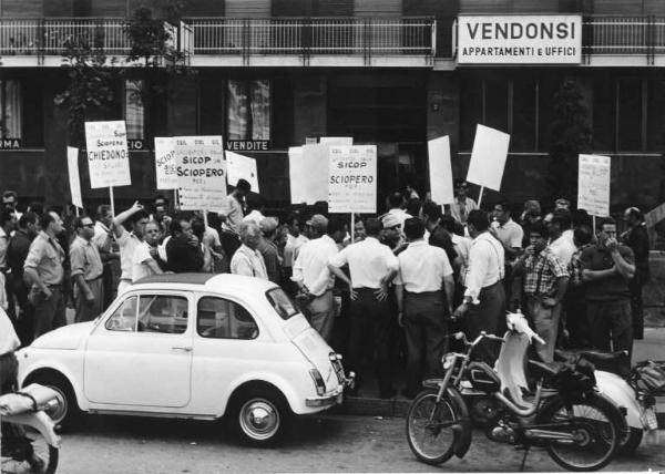 Sciopero dei lavoratori edili della Sicop - Presidio - Cartelli di sciopero Cgil, Cisl, Uil