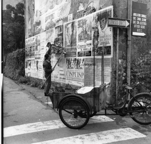 Attacchino al lavoro - Bicicletta con carretto