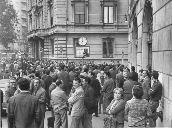 Sciopero dei lavoratori della Tibb - Presidio davanti alla fabbrica