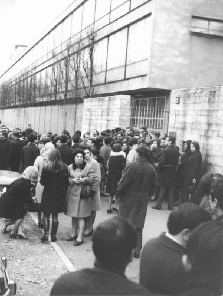 Sciopero dei lavoratori della Sit Siemens - Presidio davanti alla fabbrica