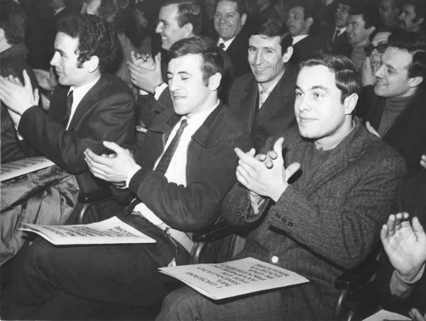 Camera del Lavoro - Salone "Di Vittorio" - Interno - Conferenza provinciale dei giovani metalmeccanici milanesi - Platea - Giovani