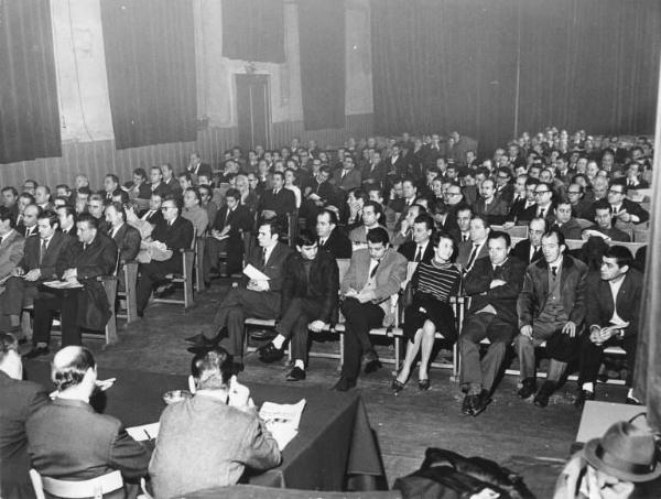 Umanitaria - Salone degli Affreschi - Interno - Riunione dei tre Comitati direttivi provinciali milanesi della Fiom Cgil, Fim Cisl e Uilm Uil - Panoramica sulla sala - Platea