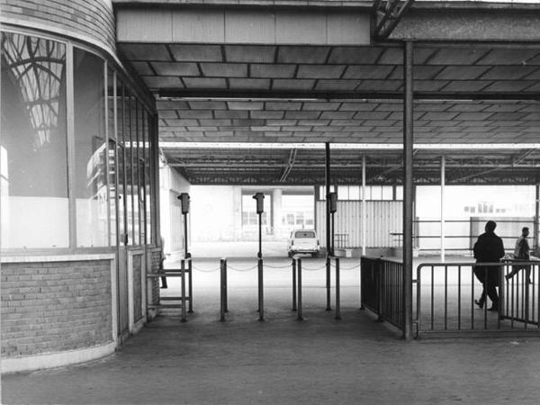 Innocenti - Campagna di tesseramento della Fiom, Fim e Uilm davanti alla fabbrica - Ingresso della fabbrica