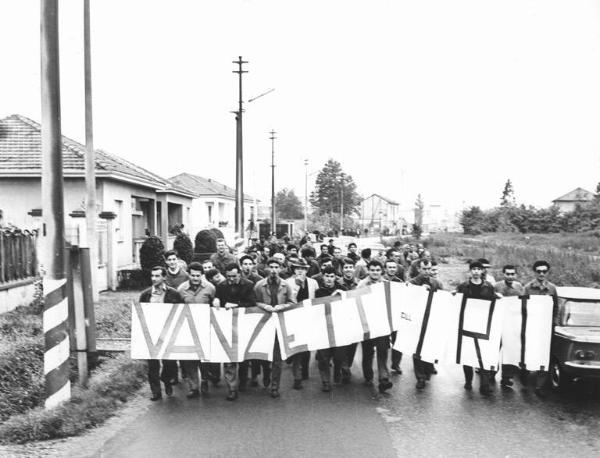 Sciopero dei lavoratori della Vanzetti - Testa del corteo - Striscione