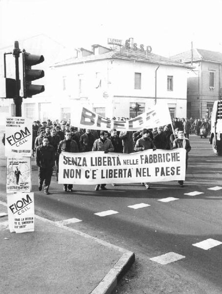 Sciopero dei lavoratori della Breda - Corteo - Striscioni - Cartello Fiom Cgil