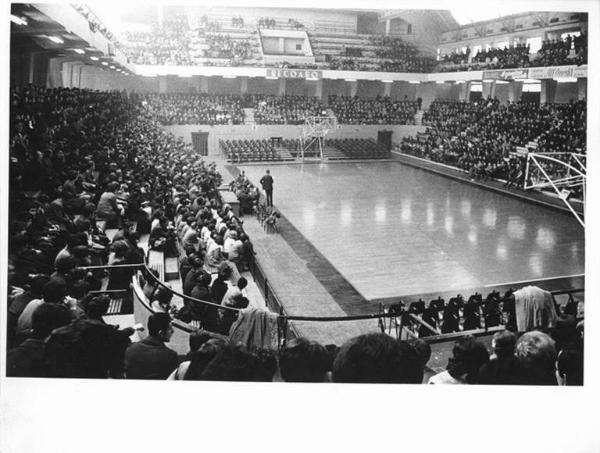 Palazzetto dello Sport - Interno - Assemblea dei lavoratori della Sit Siemens - Panoramica sulla sala - Lavoratori