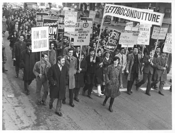 Sciopero dei lavoratori della Elettrocondutture - Testa del corteo - Cartelli di sciopero Fim Cisl, Fiom Cgil - Cartelli di protesta